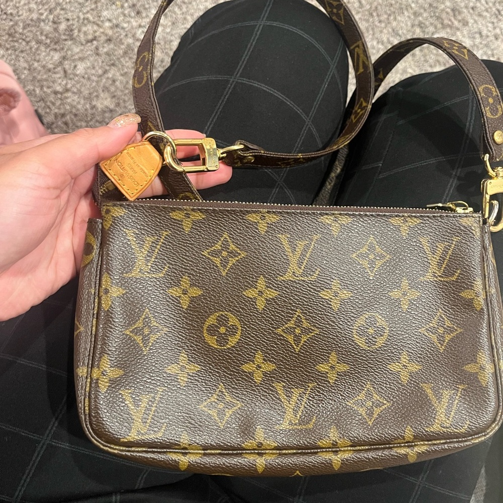 Louis Vuitton old version pochette accessories